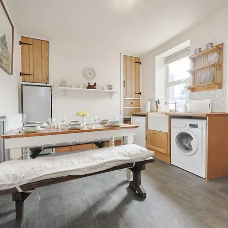 3 Bed In Ullock Sz043